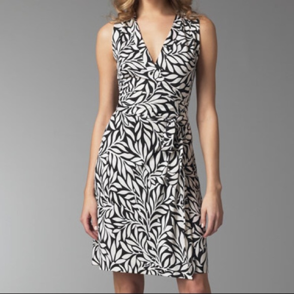 Diane Von Furstenberg 100% Silk Wrap Dress Size 4